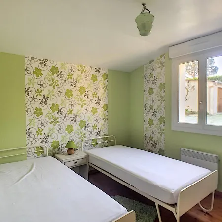 Maison Paisible Proche De La Avec Jardin Et Equipements Complets - Fr-1-361-491 펜션 *
