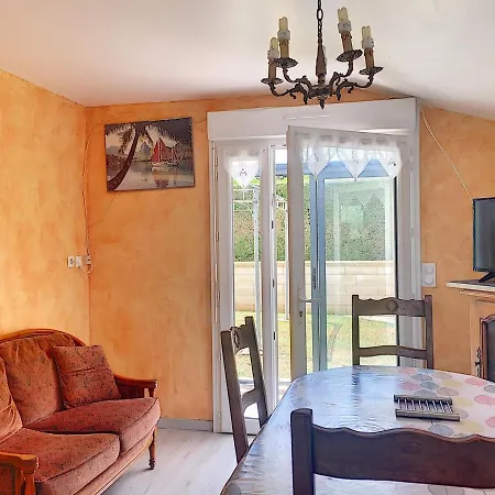 Maison Paisible Proche De La Avec Jardin Et équipements Complets - Fr-1-361-491 *