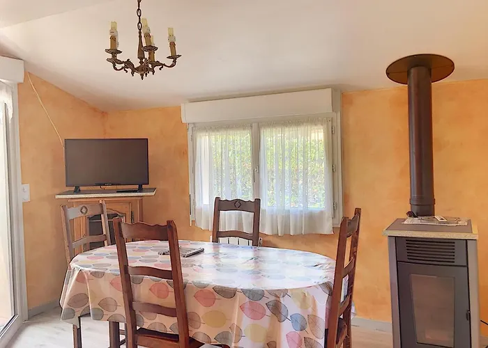 度假居 Maison Paisible Proche De La Avec Jardin Et Equipements Complets - Fr-1-361-491 *