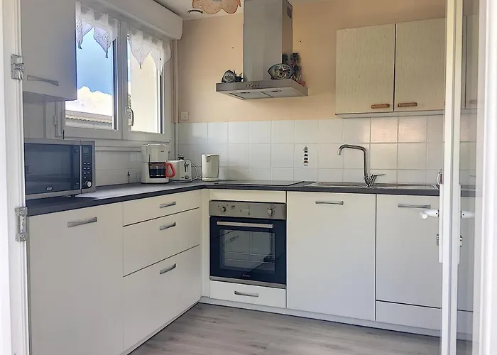 Maison Paisible Proche De La Avec Jardin Et Equipements Complets - Fr-1-361-491 *