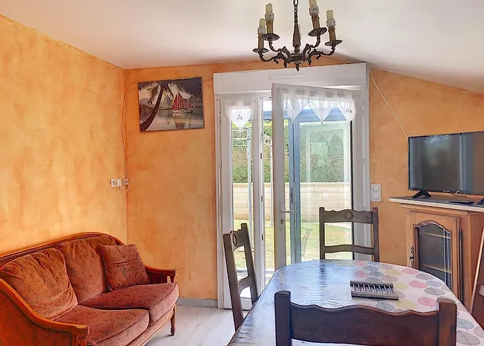 Maison Paisible Proche De La Avec Jardin Et Equipements Complets - Fr-1-361-491 *